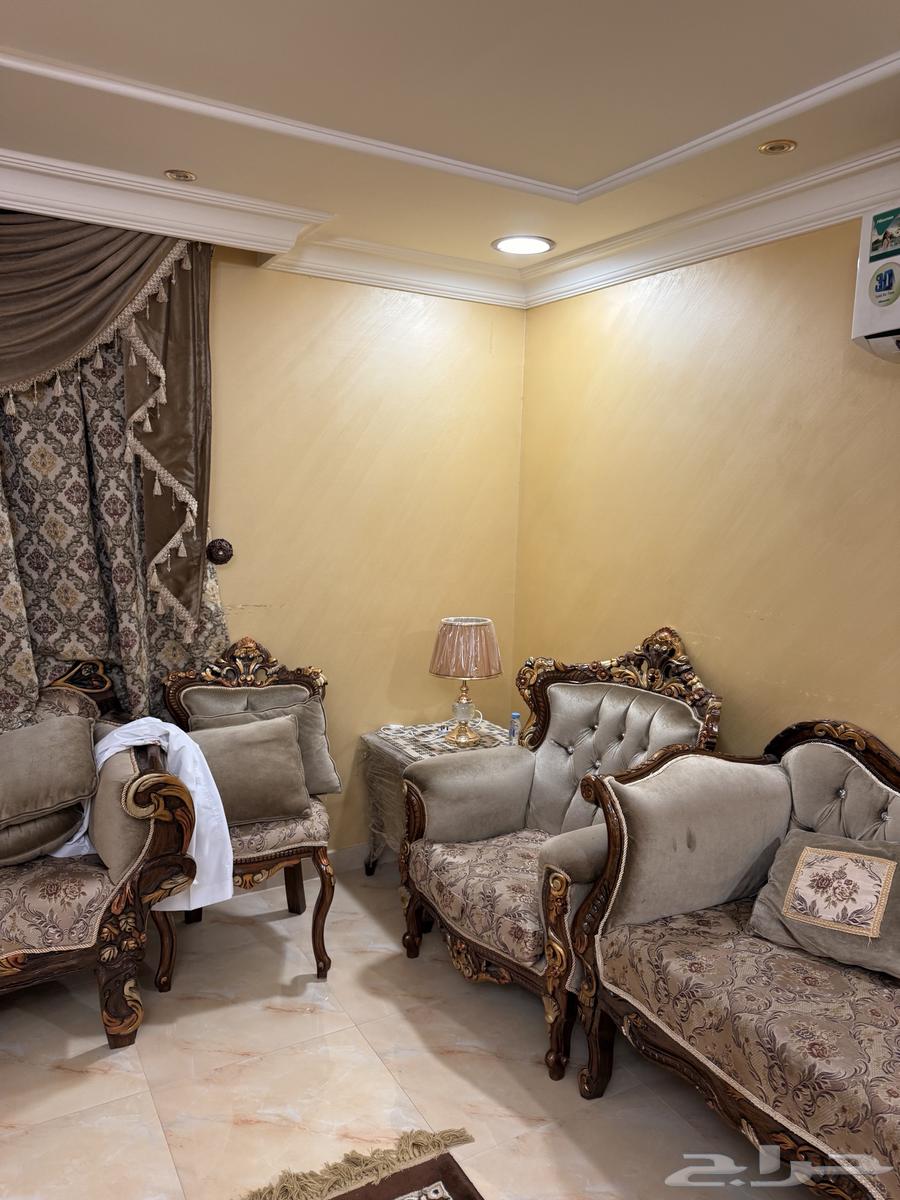 كنب فاخر 12 قطعة مع ستائر وسجادة نظيف جدا63708844595715112