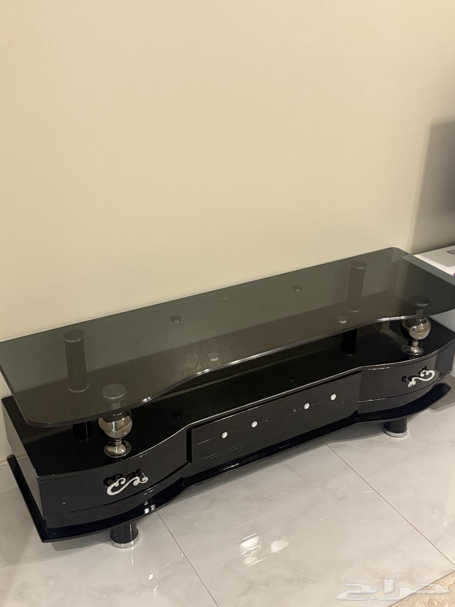 Used clean table with three storage spaces63706939045633110
