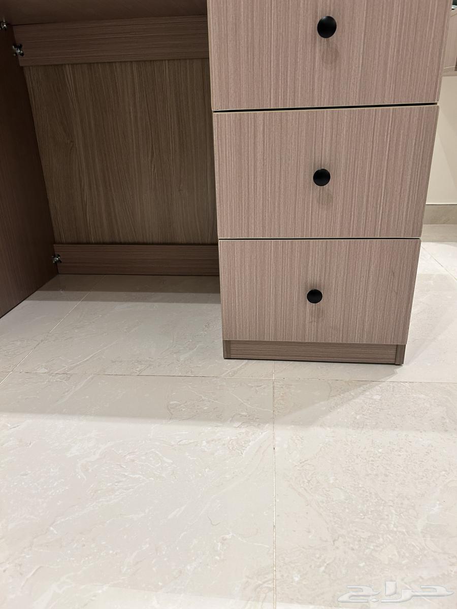 طاولة لي البيع63706385318146113