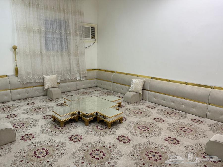 مساند للبيع 4 ف 5 وطاوله معها للبيع مستعجل63706299826563114