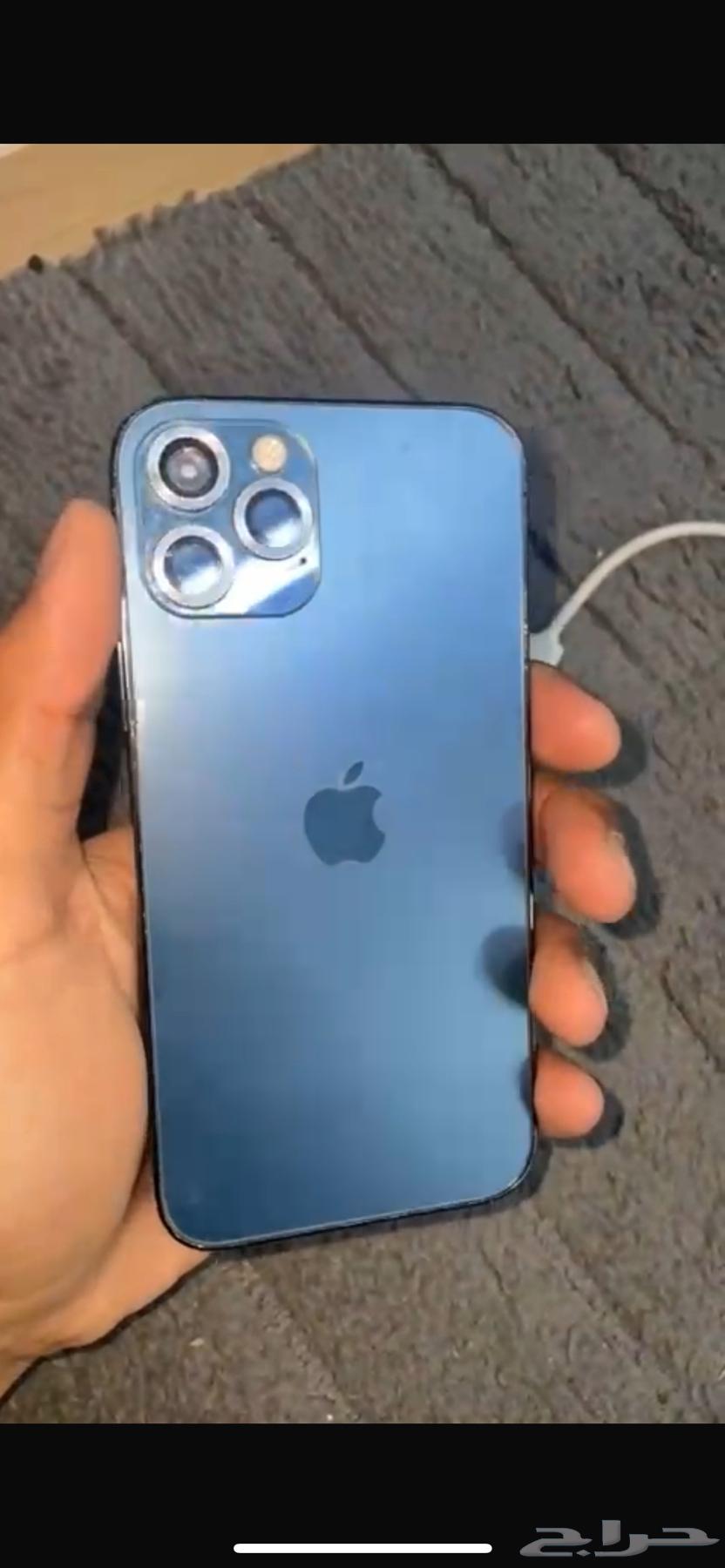 The device has a crack in the back cover and camera number one is not working, new63711678828929110