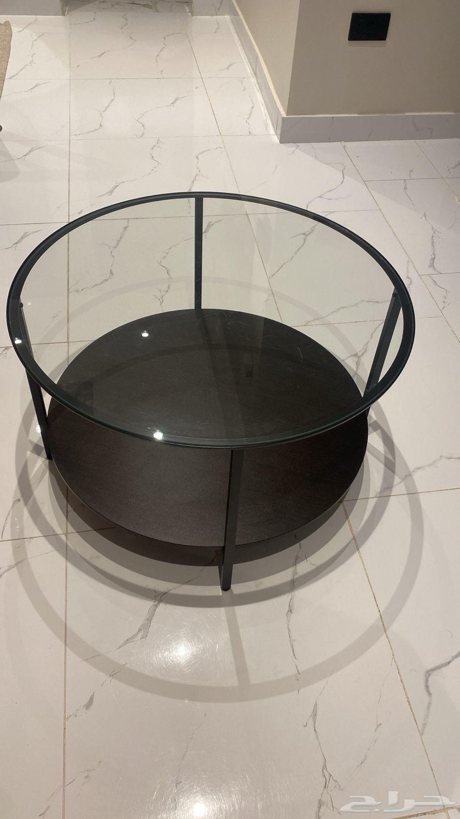 Service table, light and in good condition63709942368641110