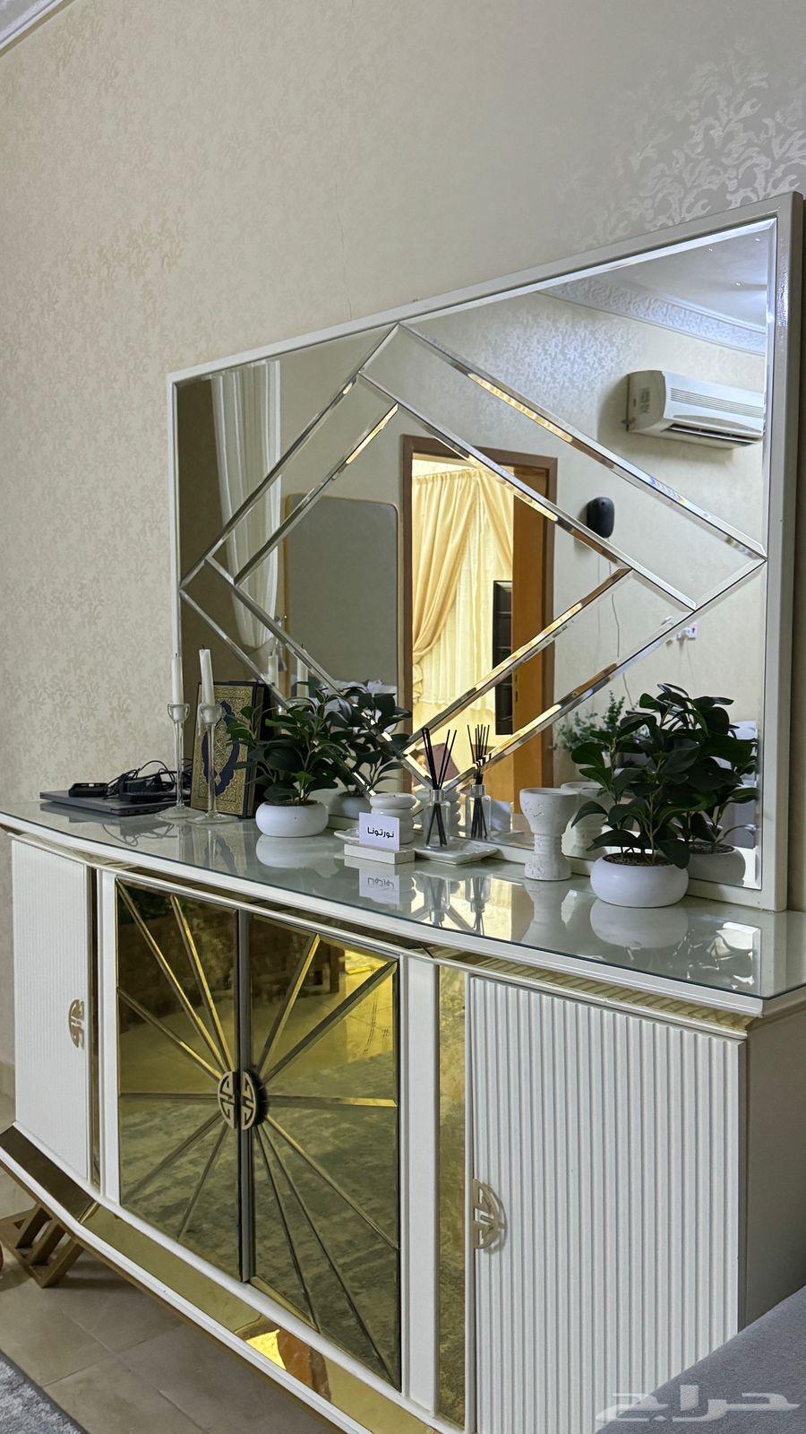 Reception table63715462993667111