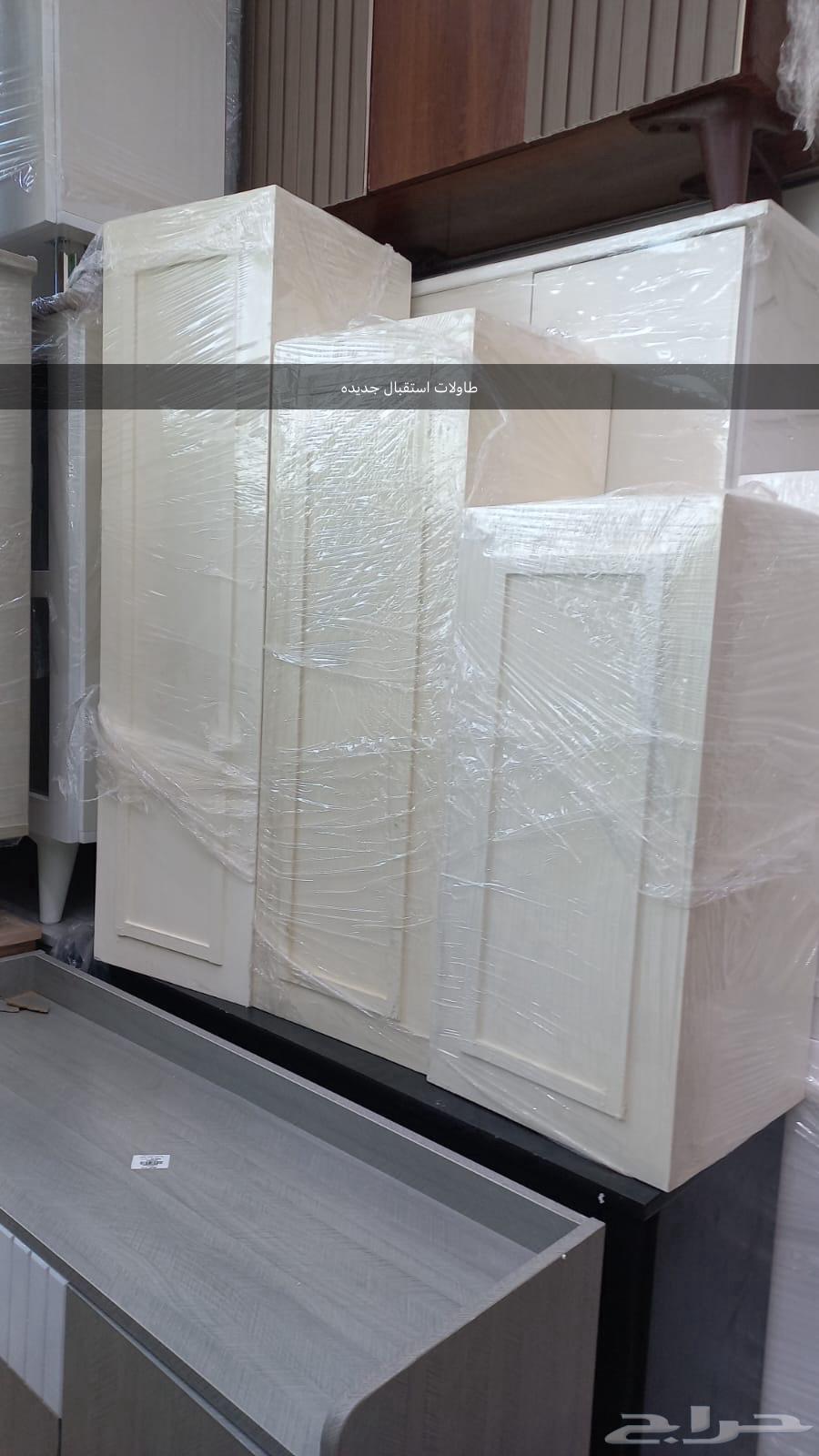 New reception tables that have not been taken out of the bag63712584156289110