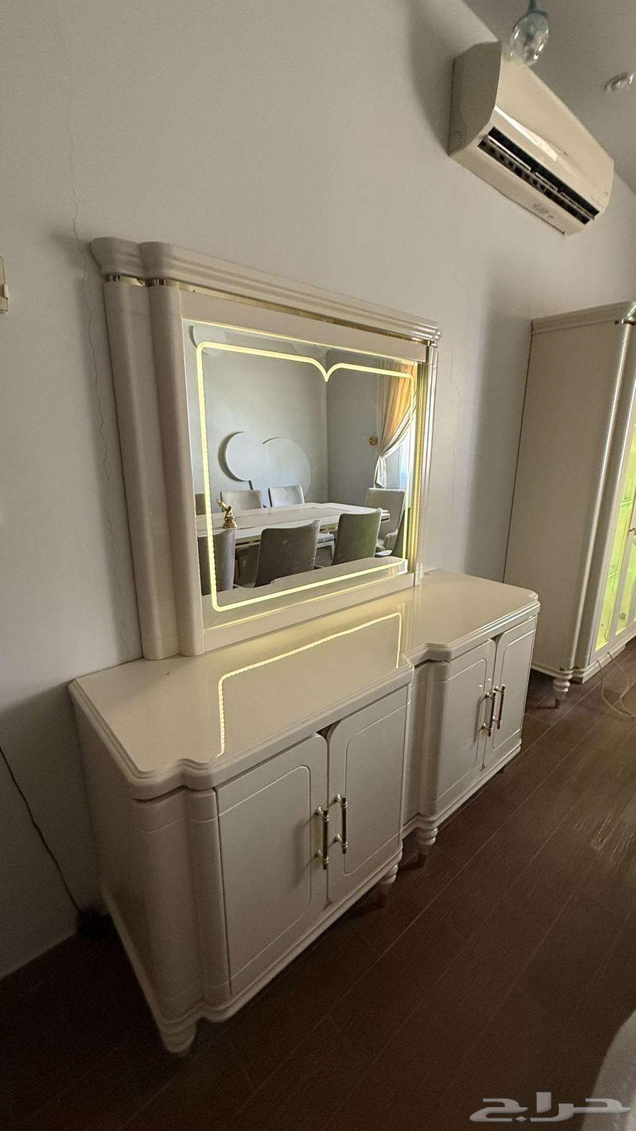 Hello, dining table with 12 chairs, dressing table, and wardrobe63714812001283111