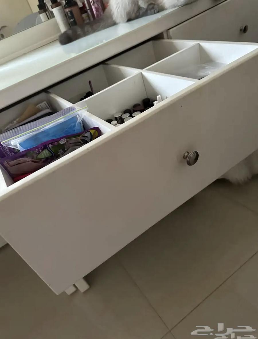 تسريحة للبيع مع مرايا كبيرة وكرسي63708127739139112