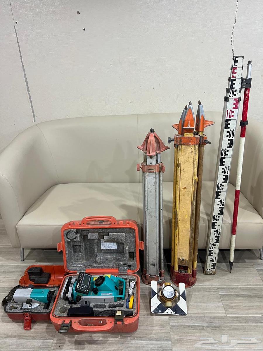 Surveying Equipment - Total Station and Leveling Instrument63710681722115111
