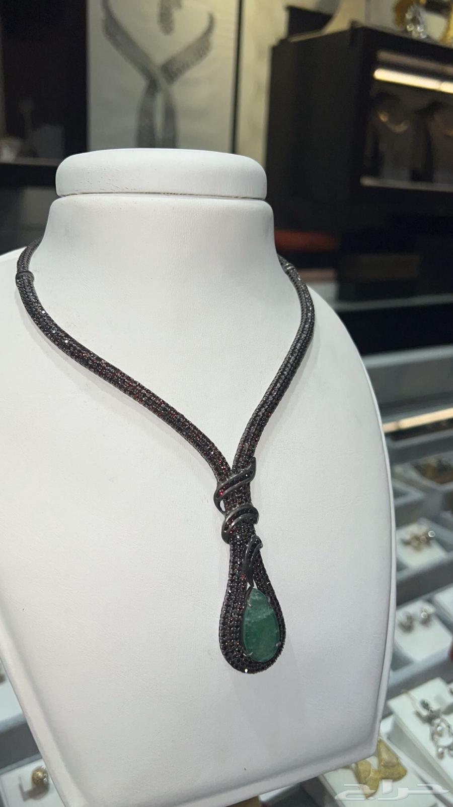 Silver diamond-like set, worn once, bought for 2500 from Al-Shala Center63702427703425111