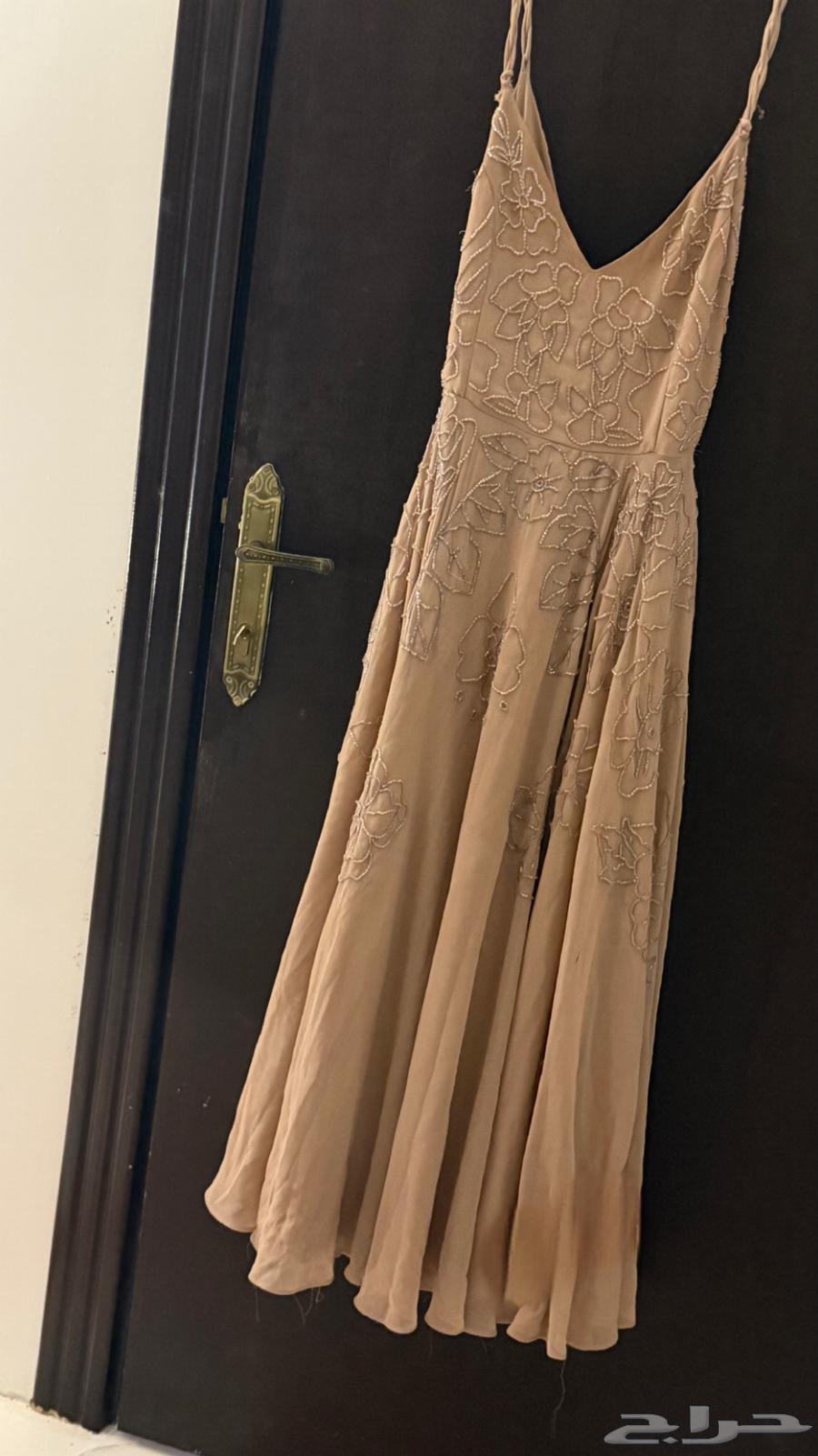 فستان من Asos اللون لحمي لايوجد فيه اي عيوب فتحه صدر63718835745793113