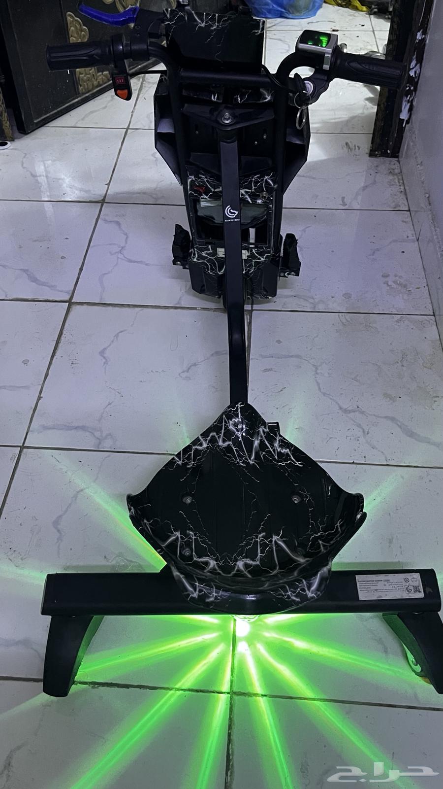 New scooter used for a year or less, nothing wrong with it, it's pure disbelief what's behind it63728244238850111