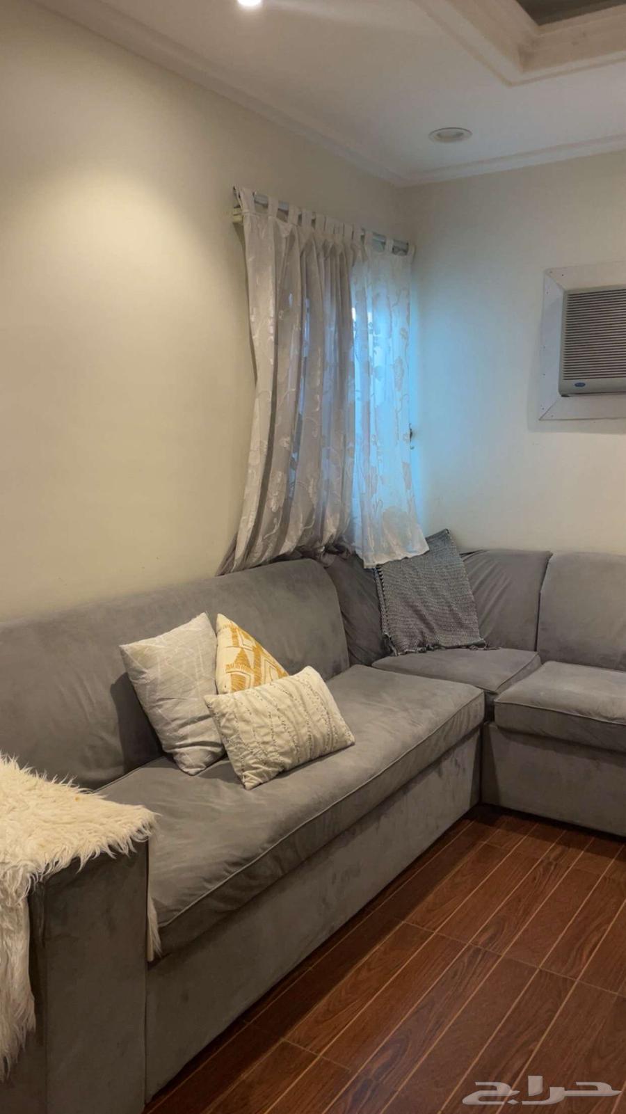 الإعلان عباره عن اثاث مستعمل دولاب مطبخ ومكيفات وكنب صاله63727010759425112
