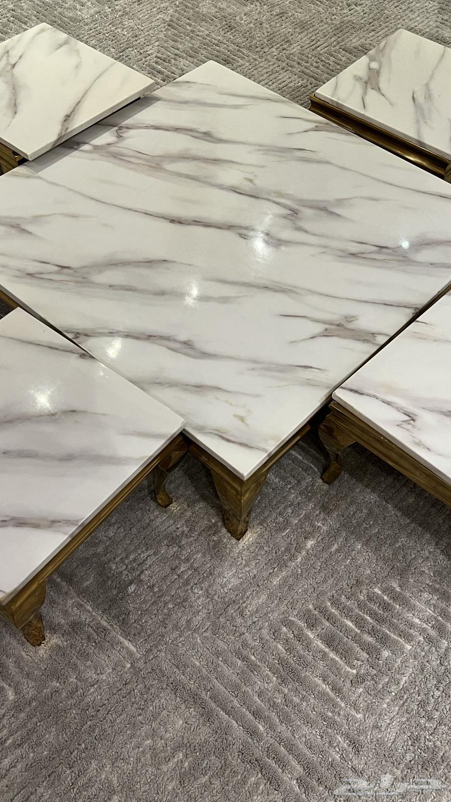 Clean marble tables for floor seating63720756865025111