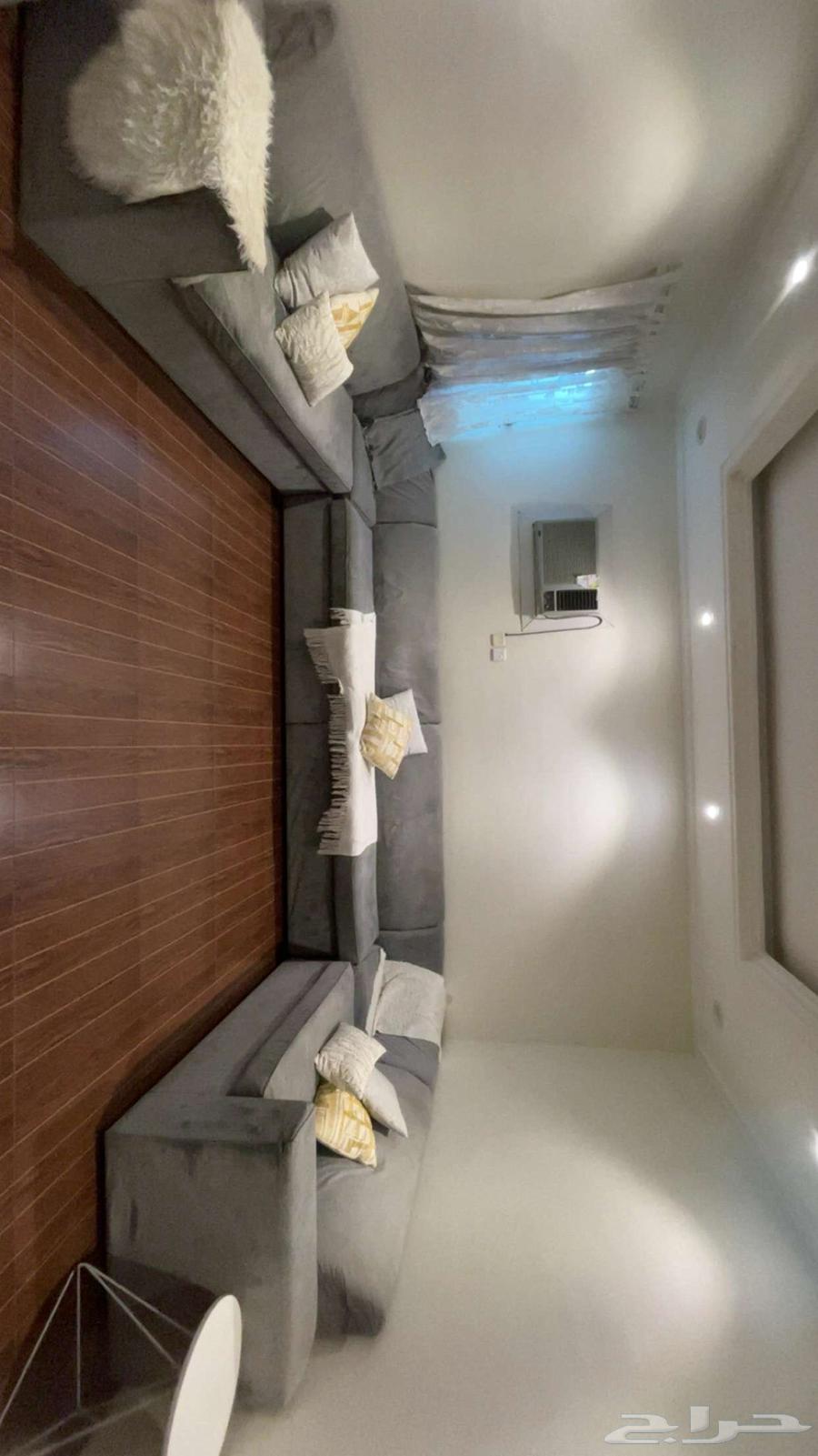 الإعلان عباره عن اثاث مستعمل دولاب مطبخ ومكيفات وكنب صاله63727010759425110