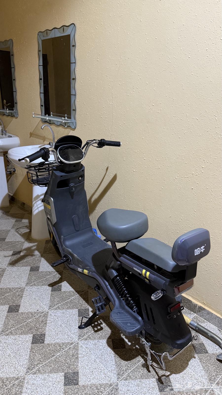 New scooter, used for two days, has pedals when the battery runs out63727191444225110