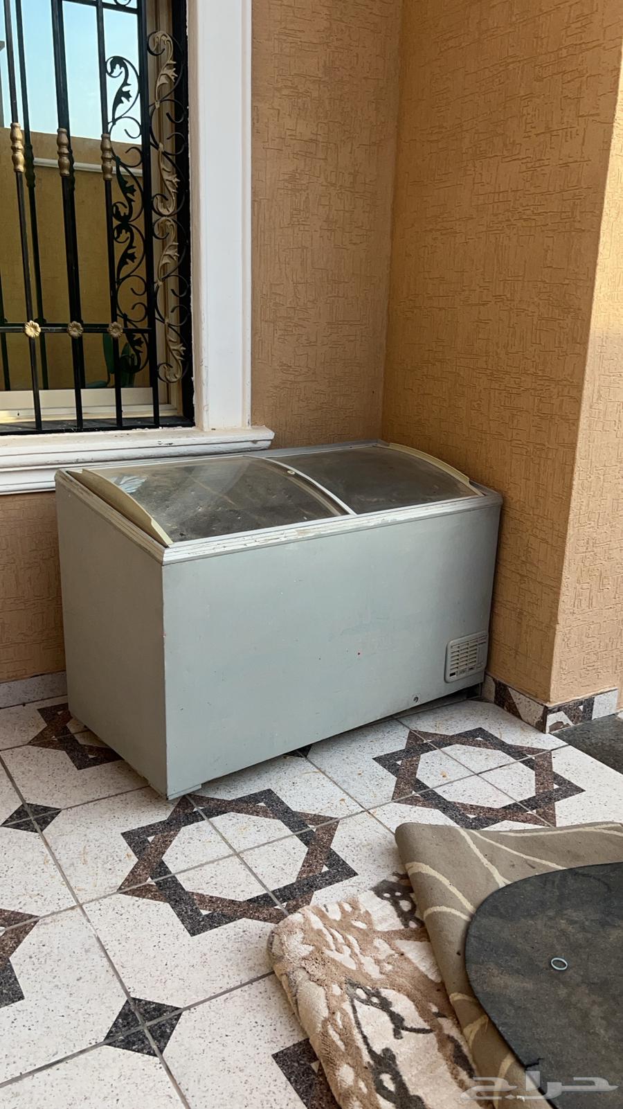 Freezer suitable for someone who has a grocery store or shop that can benefit from it, freezer condition63726276382850110