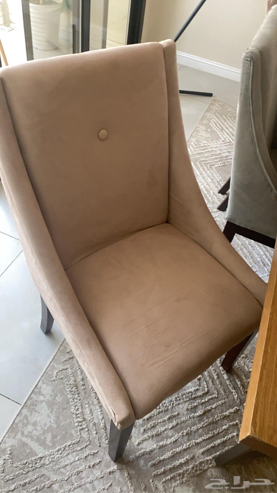 طاولة طعام للبيع شبه جديده63722522764289113