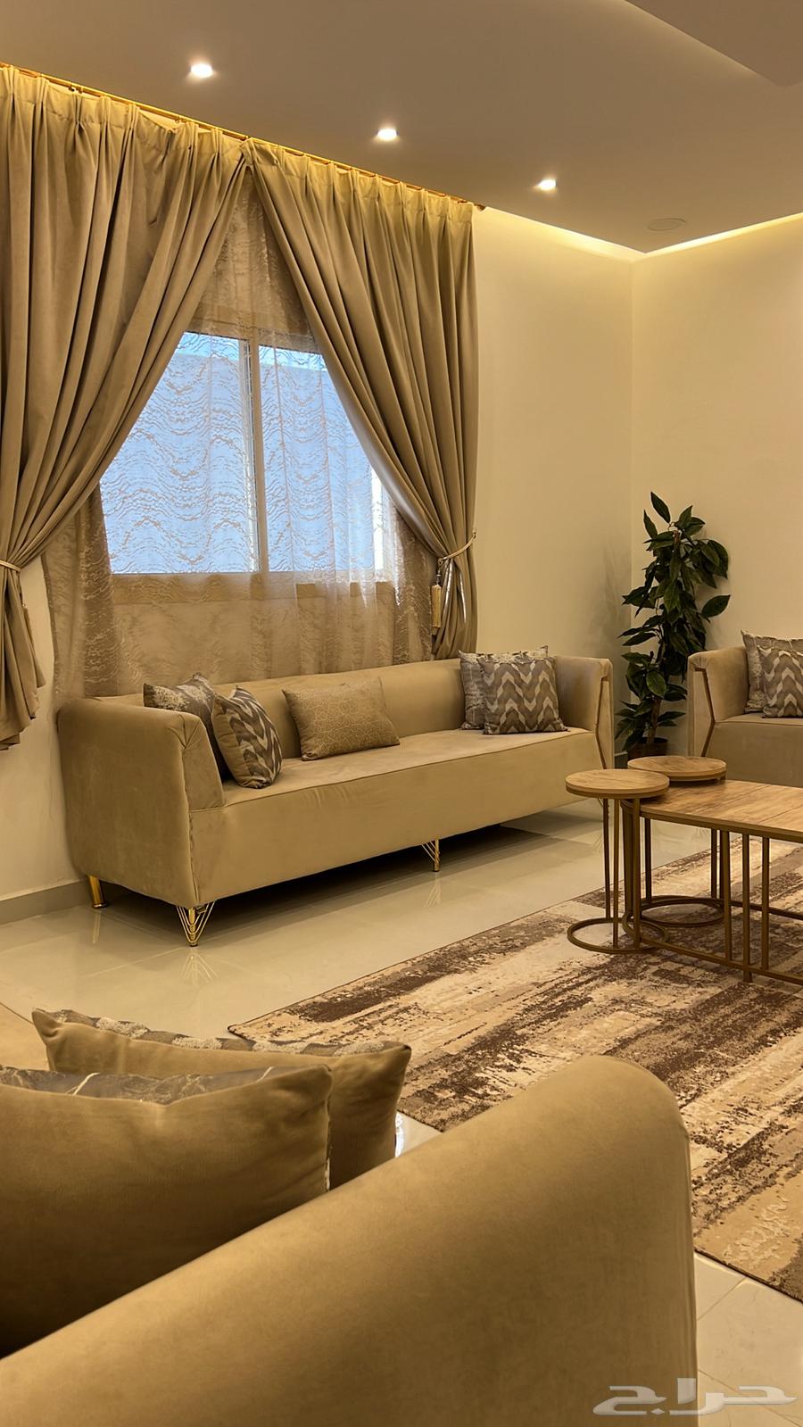 للبيع كنب مع ستاره وفرشه وطاوله63719947140609111