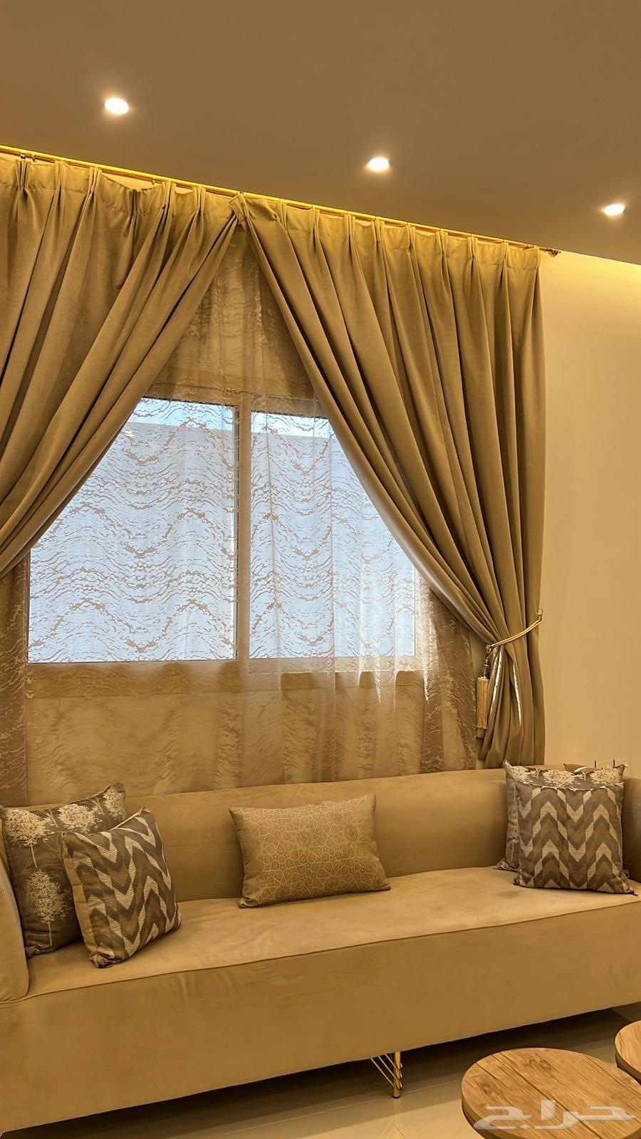 للبيع كنب مع ستاره وفرشه وطاوله63719947140609110