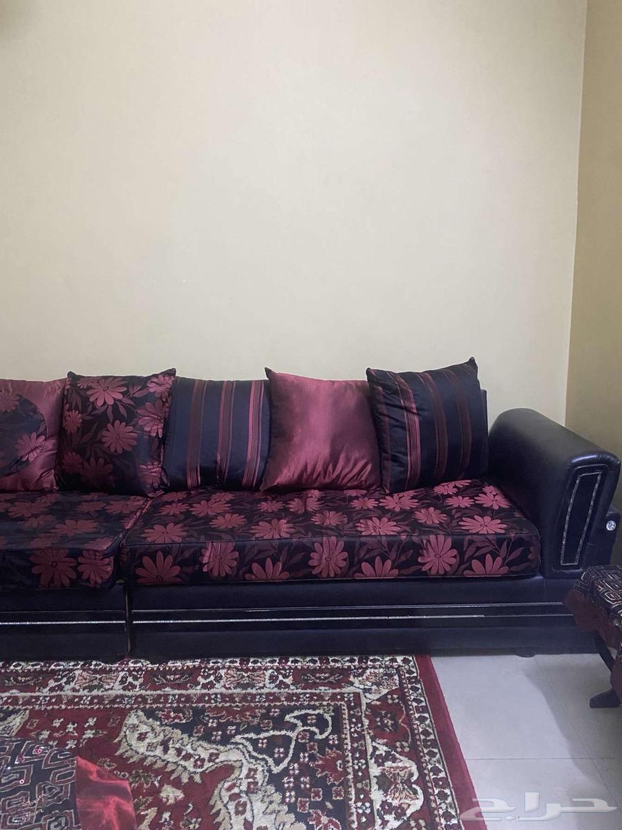 كنب لون عودي 7 قطع مع ستارة ويوجد فرشه للبيع63719031847425111