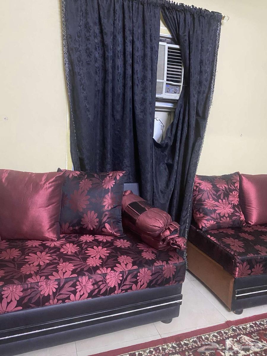 كنب لون عودي 7 قطع مع ستارة ويوجد فرشه للبيع63719031847425110