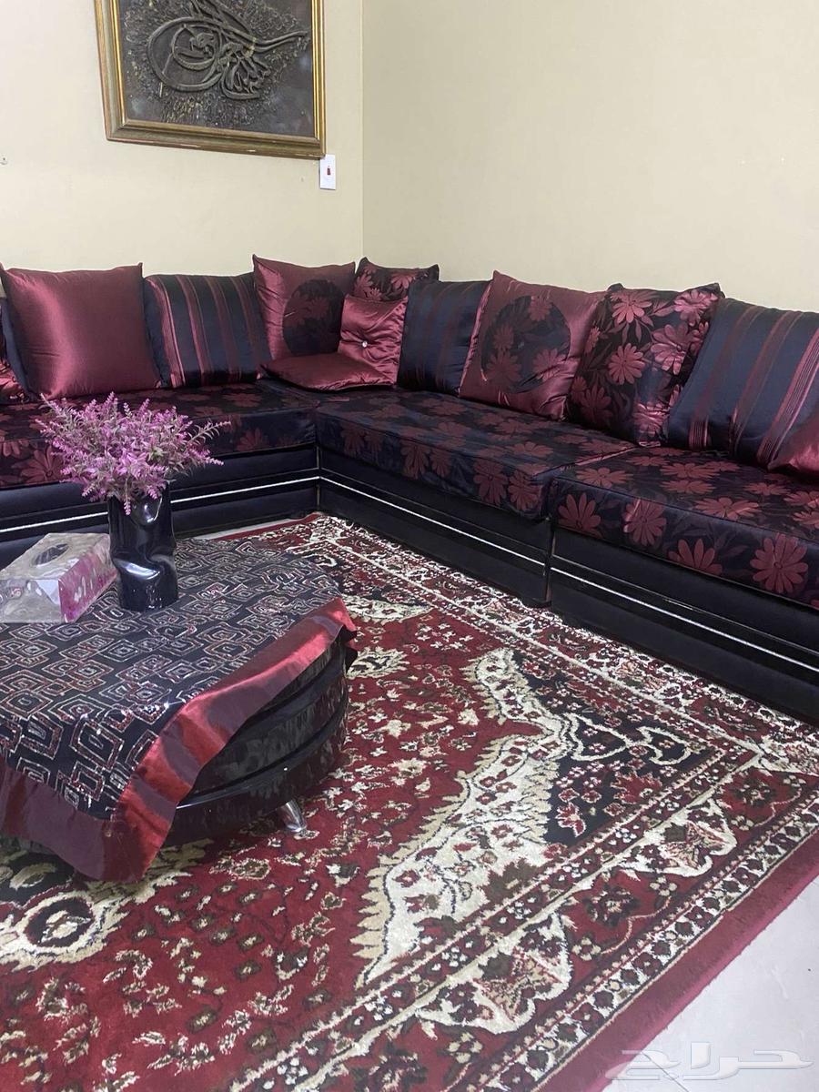 كنب لون عودي 7 قطع مع ستارة ويوجد فرشه للبيع63719031847425113