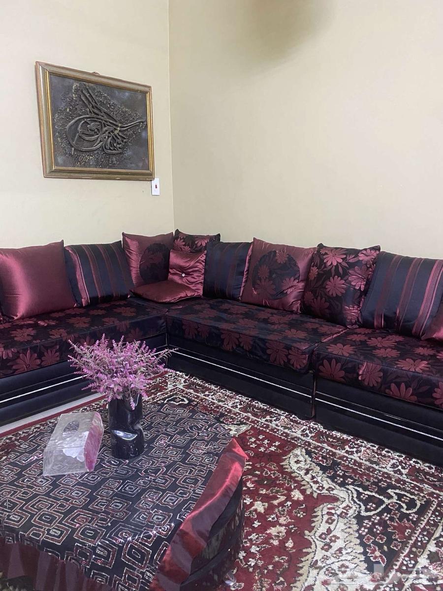كنب لون عودي 7 قطع مع ستارة ويوجد فرشه للبيع63719031847425112