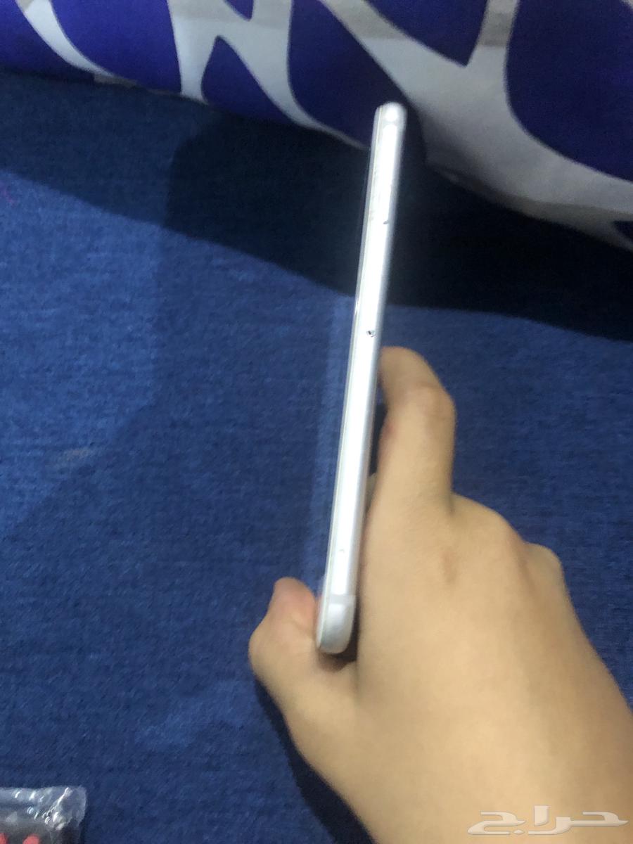 iPhone 6 has an issue; if charged, it doesn't turn on and the power button doesn't work63717809975427113