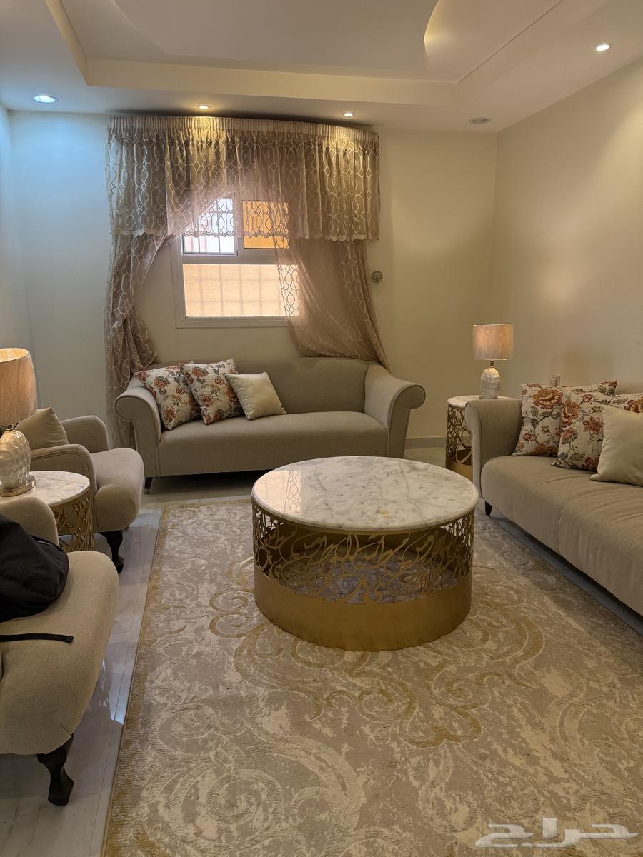 طاولة رخام فخمه مع طاولتين رخام خدمة63722885932161114