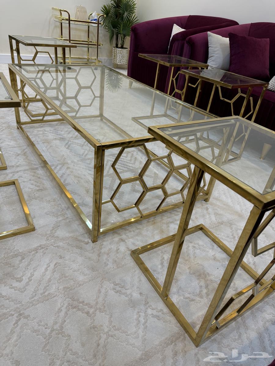New glass table with golden edges and 6 serving tables for 300 SAR63717435483137112