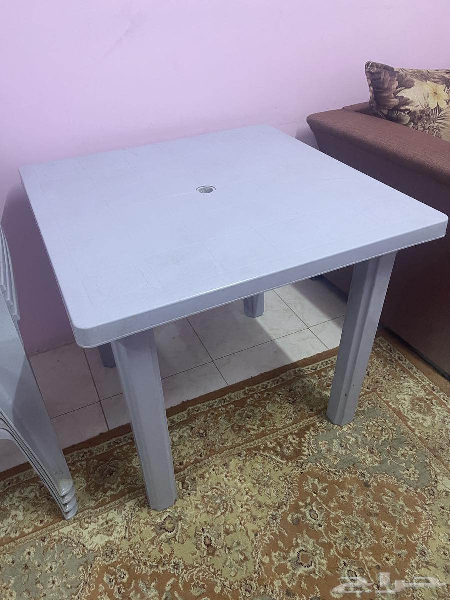 Electrical appliances, table, and chairs63726556810625114