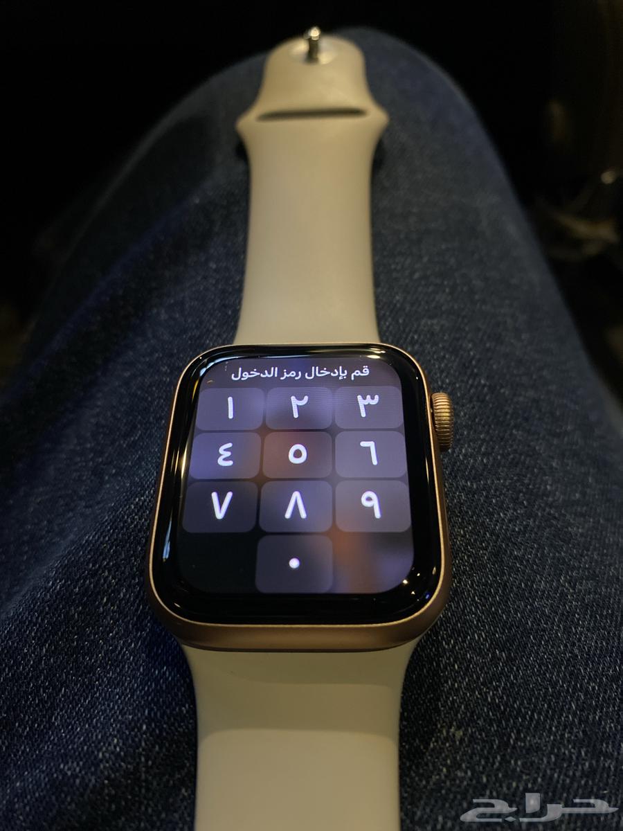 New Apple Watch, used for a week, no scratches, comes with charger63725251689858112