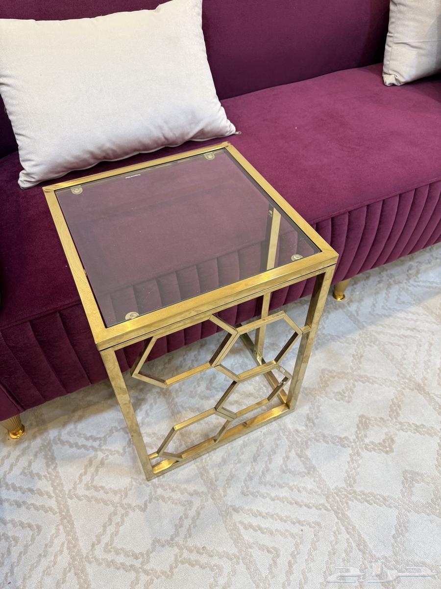 New glass table with golden edges and 6 serving tables for 300 SAR63717435483137113