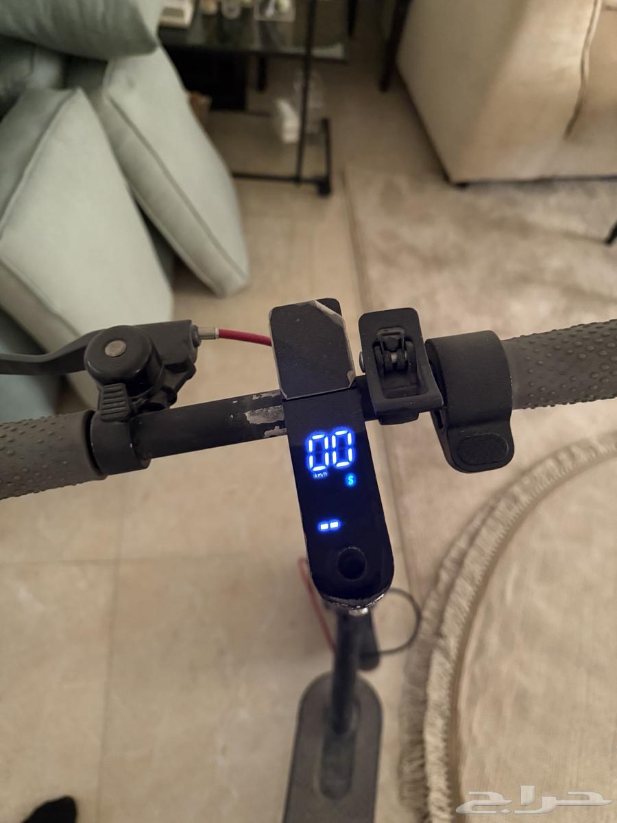 سكوتر للبيع   له سنة معي تقريبا سبب البيع عدم الحاجة له63721964769537114