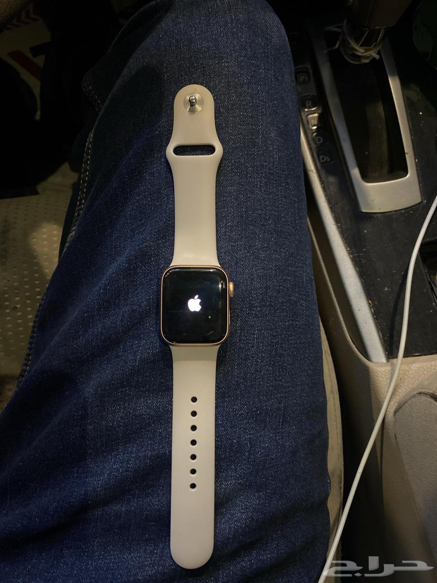 New Apple Watch, used for a week, no scratches, comes with charger63725251689858110