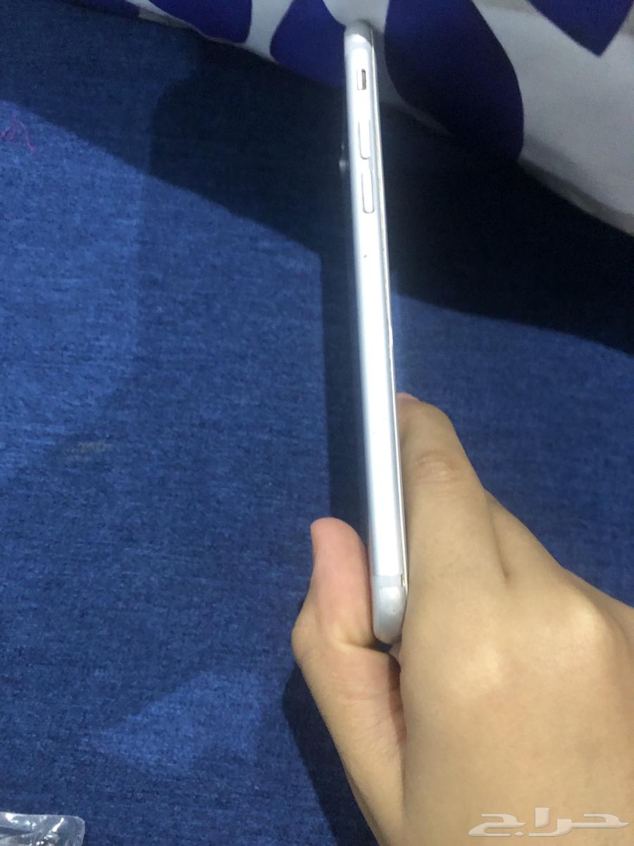 iPhone 6 has an issue; if charged, it doesn't turn on and the power button doesn't work63717809975427112