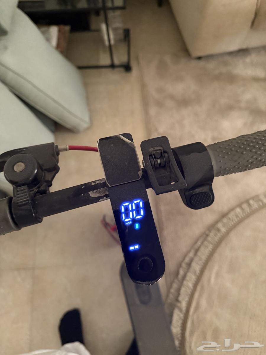 سكوتر للبيع   له سنة معي تقريبا سبب البيع عدم الحاجة له63721964769537112