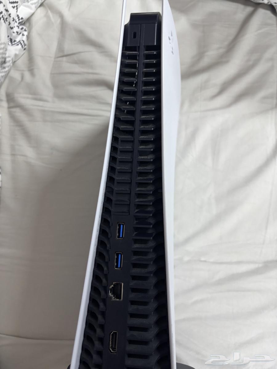 Sony 5 Standard with light use and includes a used hand controller63717810313731113