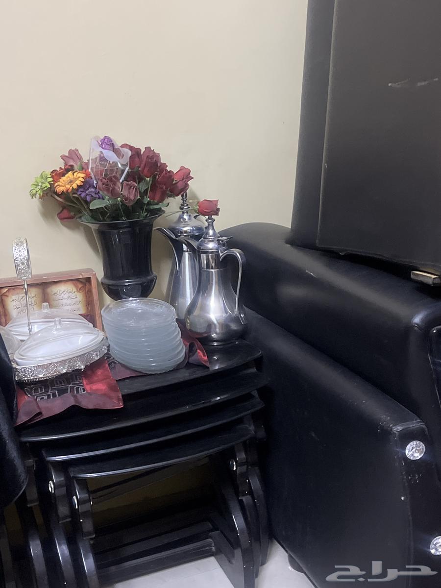 كنب لون عودي 7 قطع مع ستارة ويوجد فرشه للبيع63719031847425114