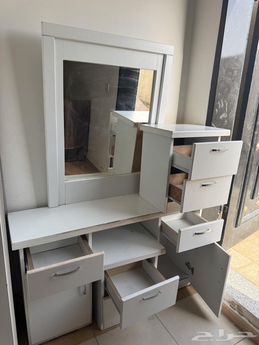 تسريحة مع 2 كوميدينة ب100 ودولاب ب 100 وطاولة تلفزيون ب5063723829686787110