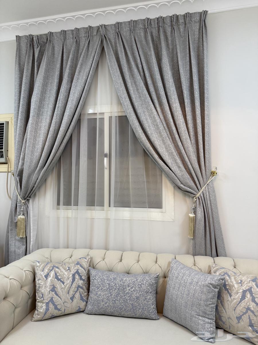 New sofa used for one year with curtain and table set63726912668931111