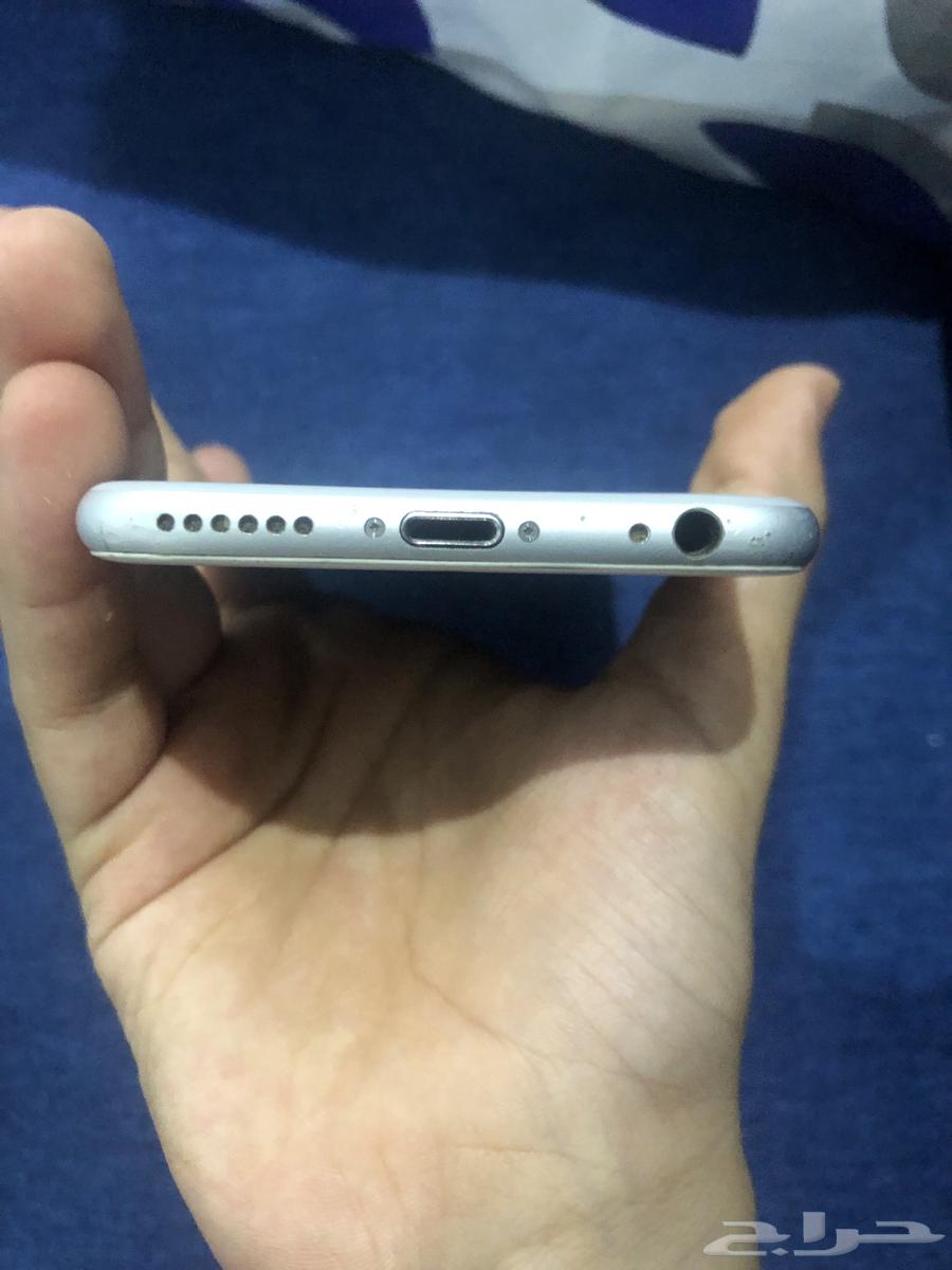 iPhone 6 has an issue; if charged, it doesn't turn on and the power button doesn't work63717809975427110