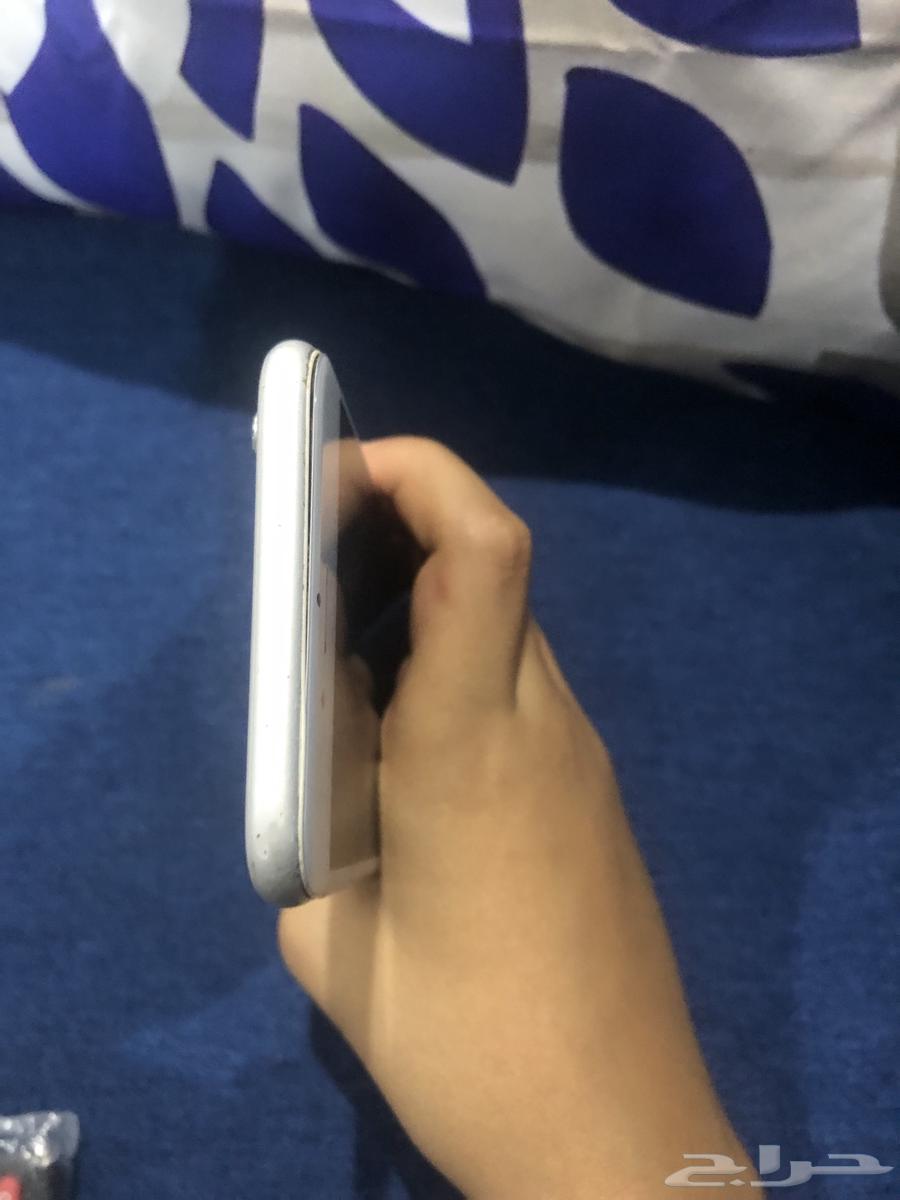 iPhone 6 has an issue; if charged, it doesn't turn on and the power button doesn't work63717809975427111