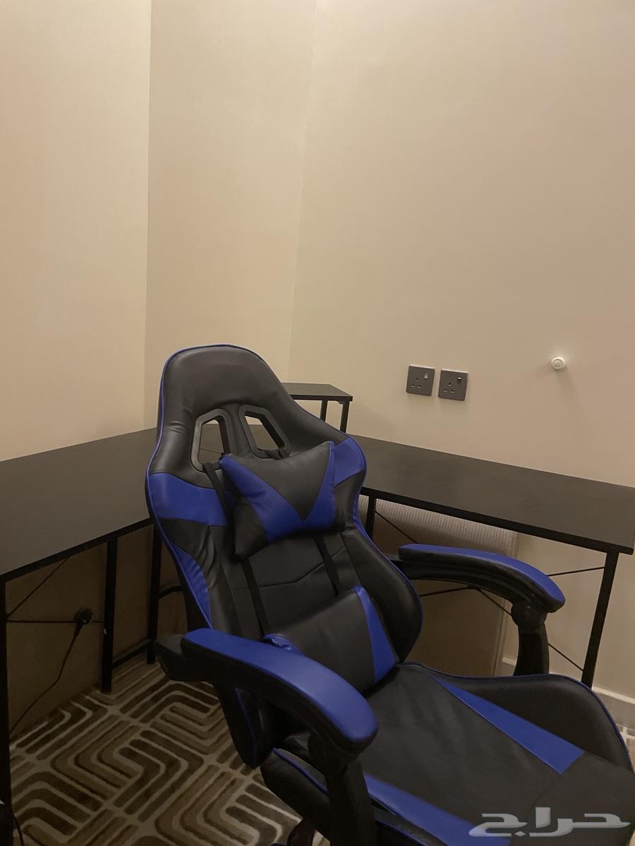 Gaming chair and table, mouse pad, and keyboard63717439272579111