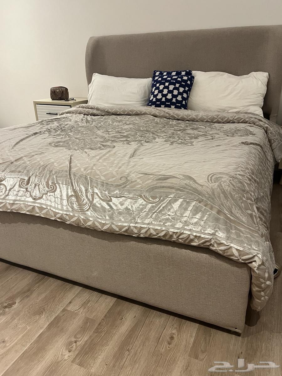 Double bed and a half, one year old, clean and new63718640148738112