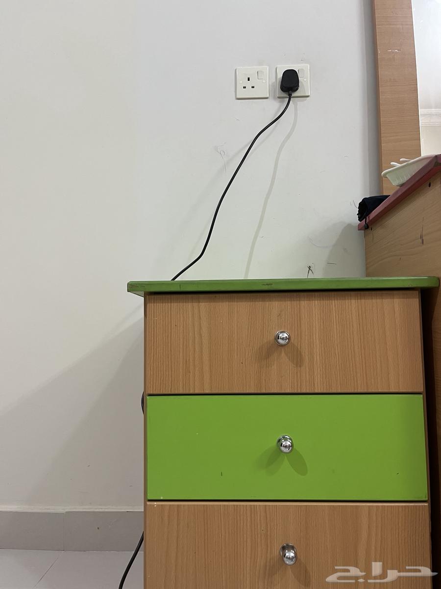 (Desk for 500) (Small table for 160) has two scratches, negotiable63721036790402111