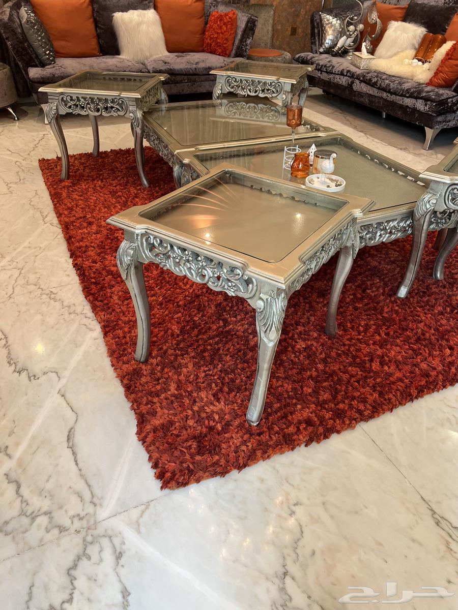 Silver wooden table with four side tables and two center compartments in excellent condition63722057414787110