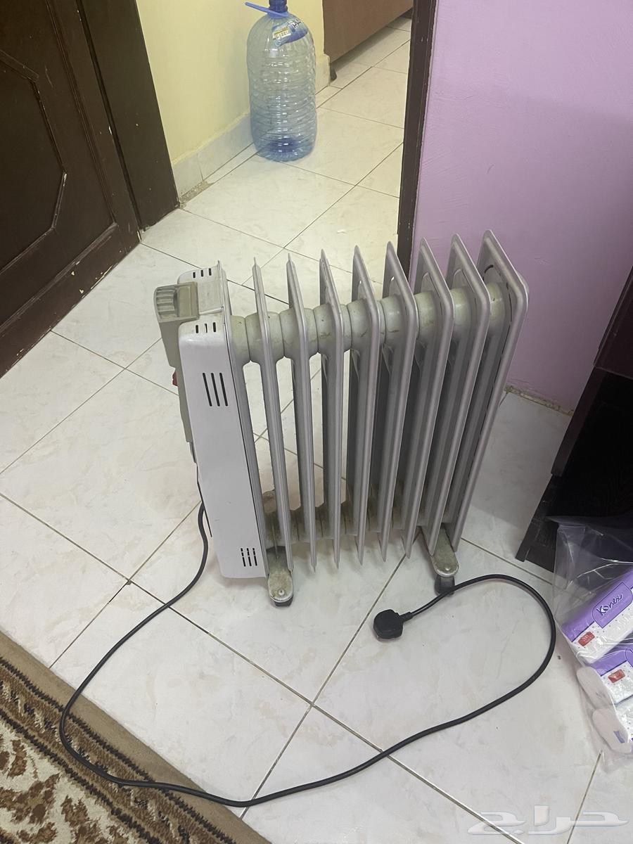 Electrical appliances, table, and chairs63726556810625112