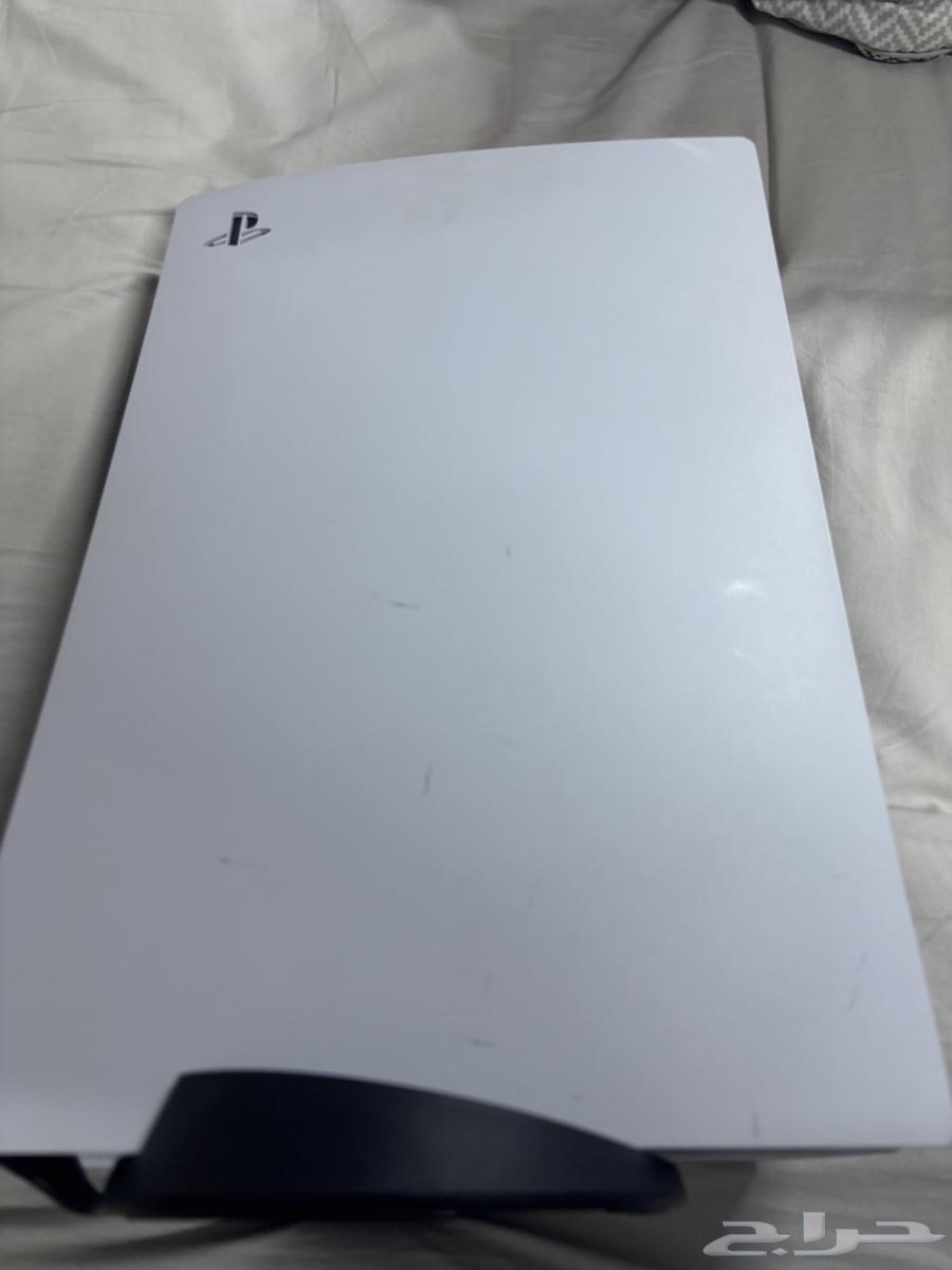 Sony 5 Standard with light use and includes a used hand controller63717810313731110