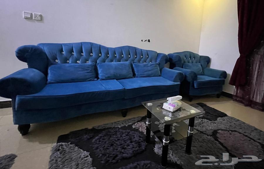 طقم كنب صالون انيق مع كامل الملحقات بحالة جيدة63726912736515112