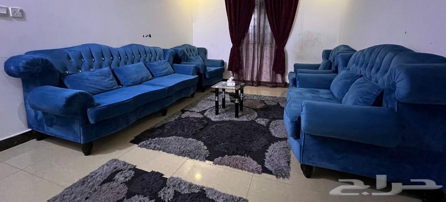 طقم كنب صالون انيق مع كامل الملحقات بحالة جيدة63726912736515110